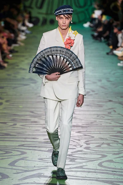 Look 49